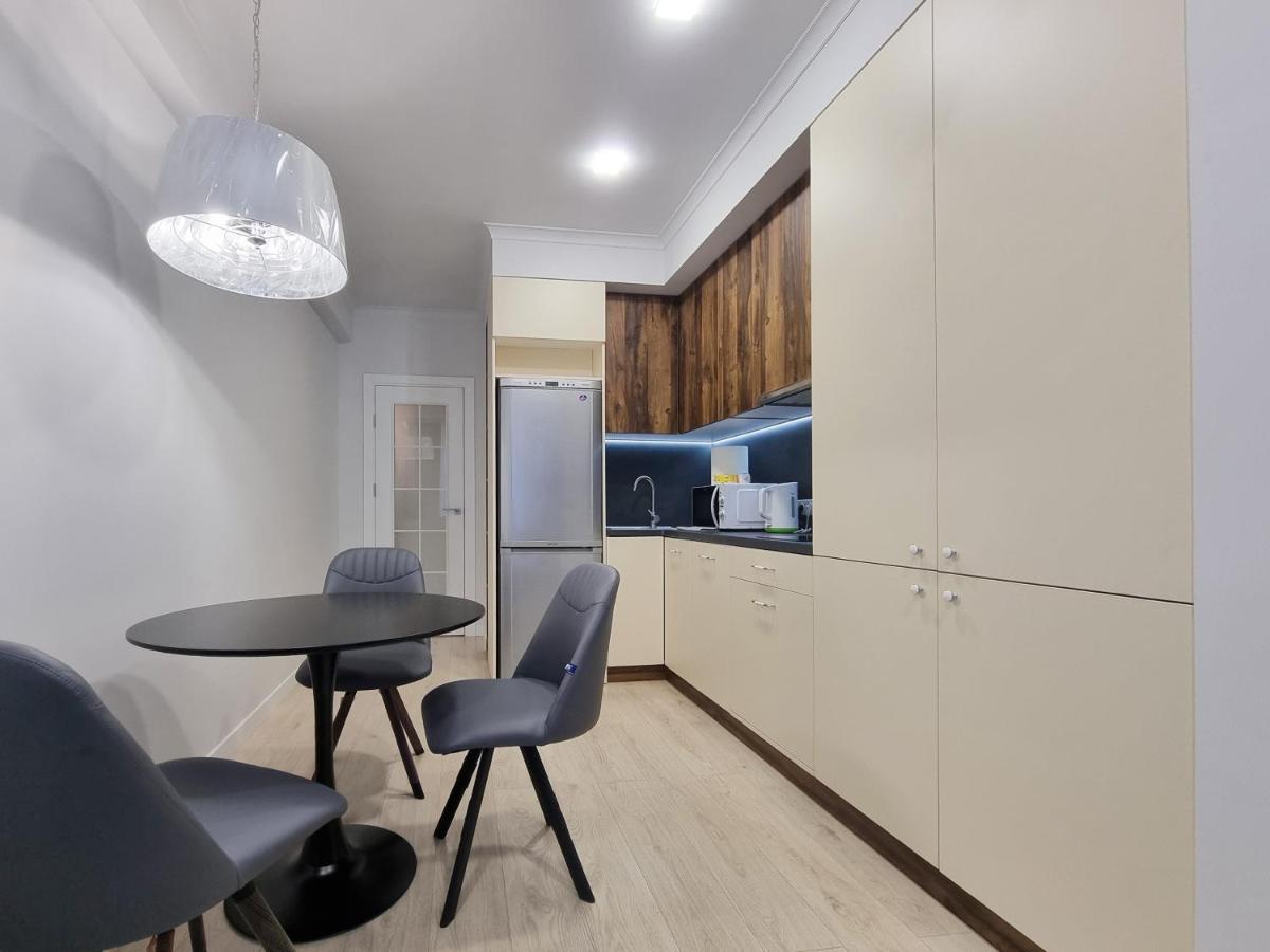 Botanica, 1 Bedroom With Living Apartment