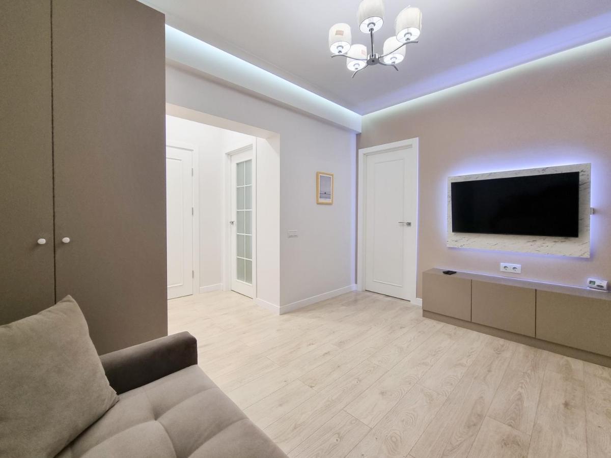 Botanica, 1 Bedroom With Living